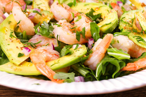 Salade Exotique Avocat, Mangue et Crevettes : Un Festival de Fraîcheur, de Couleurs et de Saveurs Tropicales ! 🥭🦐🥑